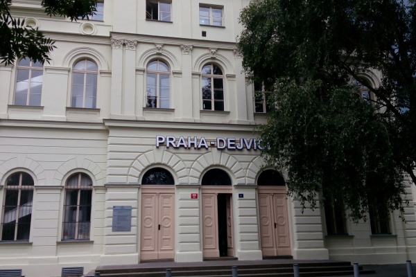 foto Railroad building, Prague Dejvice - after