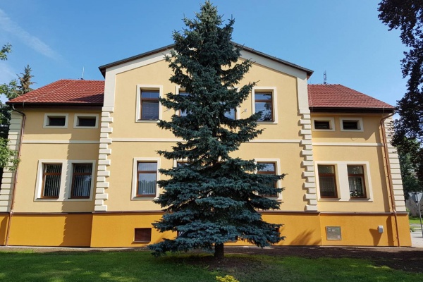 foto Municipal Authority building, Lány - after