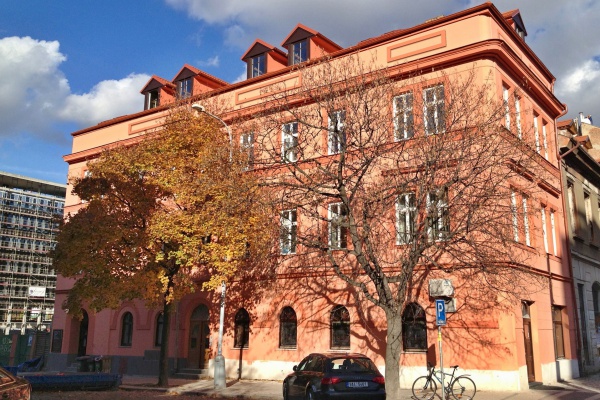 foto Administrative historical building, Prague 8 Karlín - after