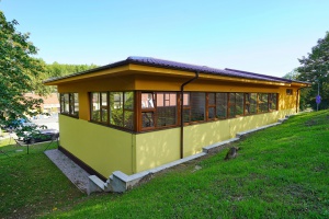 foto Gymnasium building, Ohrobec - after