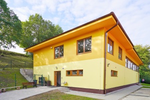 foto Gymnasium building, Ohrobec - after