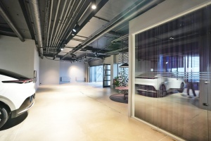 foto Car showroom Lynk & Co., Průhonice - after