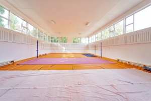 foto Gymnasium building, Ohrobec - after