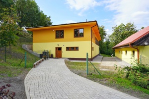foto Gymnasium building, Ohrobec - after